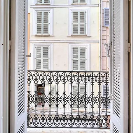 Apartment Upstays - In The Heart Of - Ac